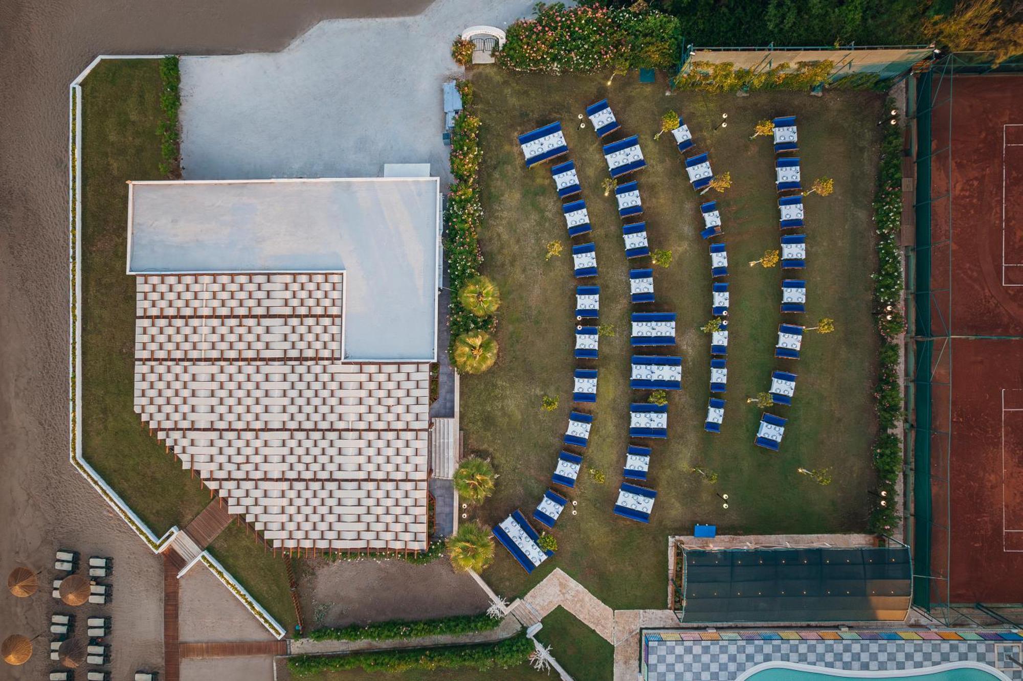 Kremlin Palace Antalya Luaran gambar Aerial view of the school's main building